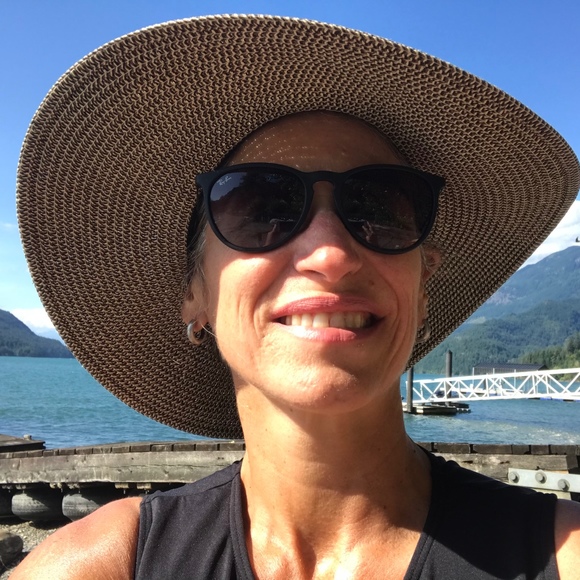 Meet your Posher, Angela - Picture 1 of 1